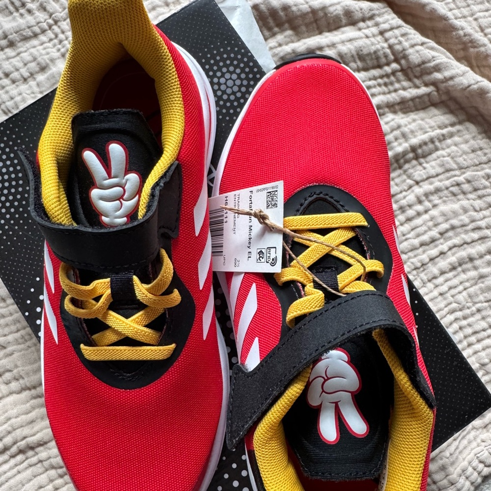 Adidas Disney Fortarun Mickey Sneakers Boys Size 3 NEW - Picture 2 of 4